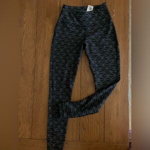 Vineyard Vines Leggings Women XXS NWT Performance Cropped Whale Tail Pattern